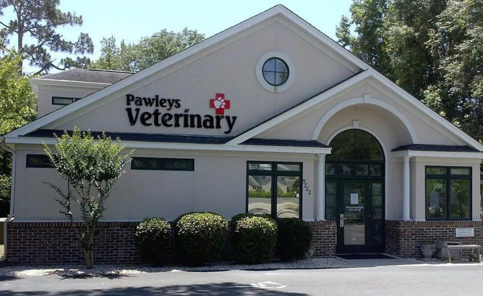 Pawleys Veterinary Hospital Front building entrance