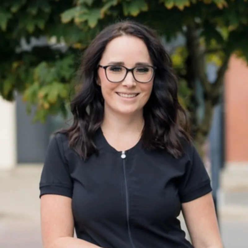 Dr. Lindsay Mueller Dr. Lindsay Mueller