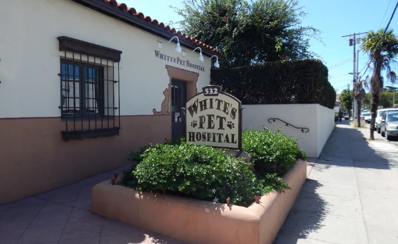 Front of White's Pet Hospital building and entrance