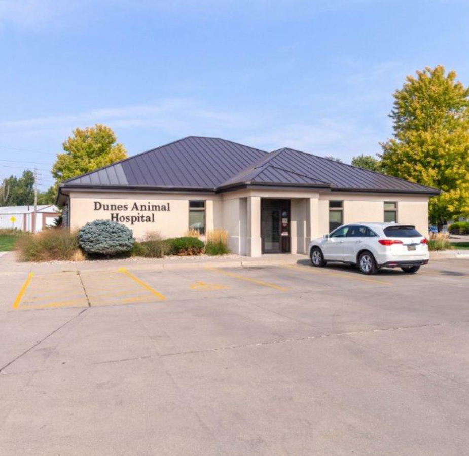 The façade of Dunes Animal Hospital