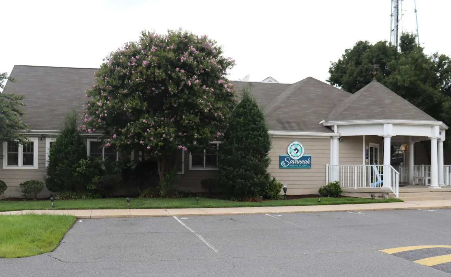 Savannah Animal Hospital's building exterior. Savannah Animal Hospital's building exterior.