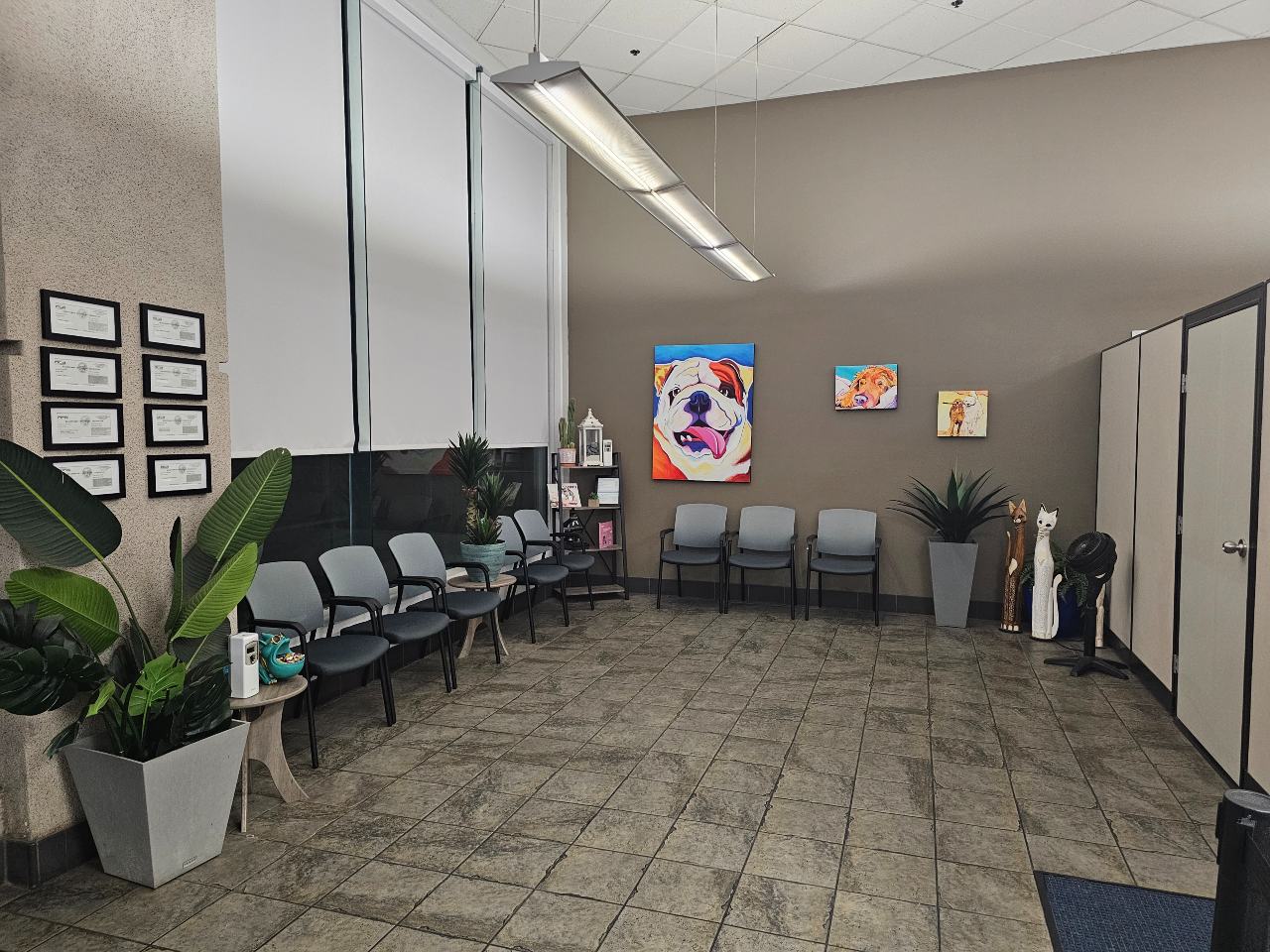 Fresno Veterinary Specialty & Emergency Center's reception area.