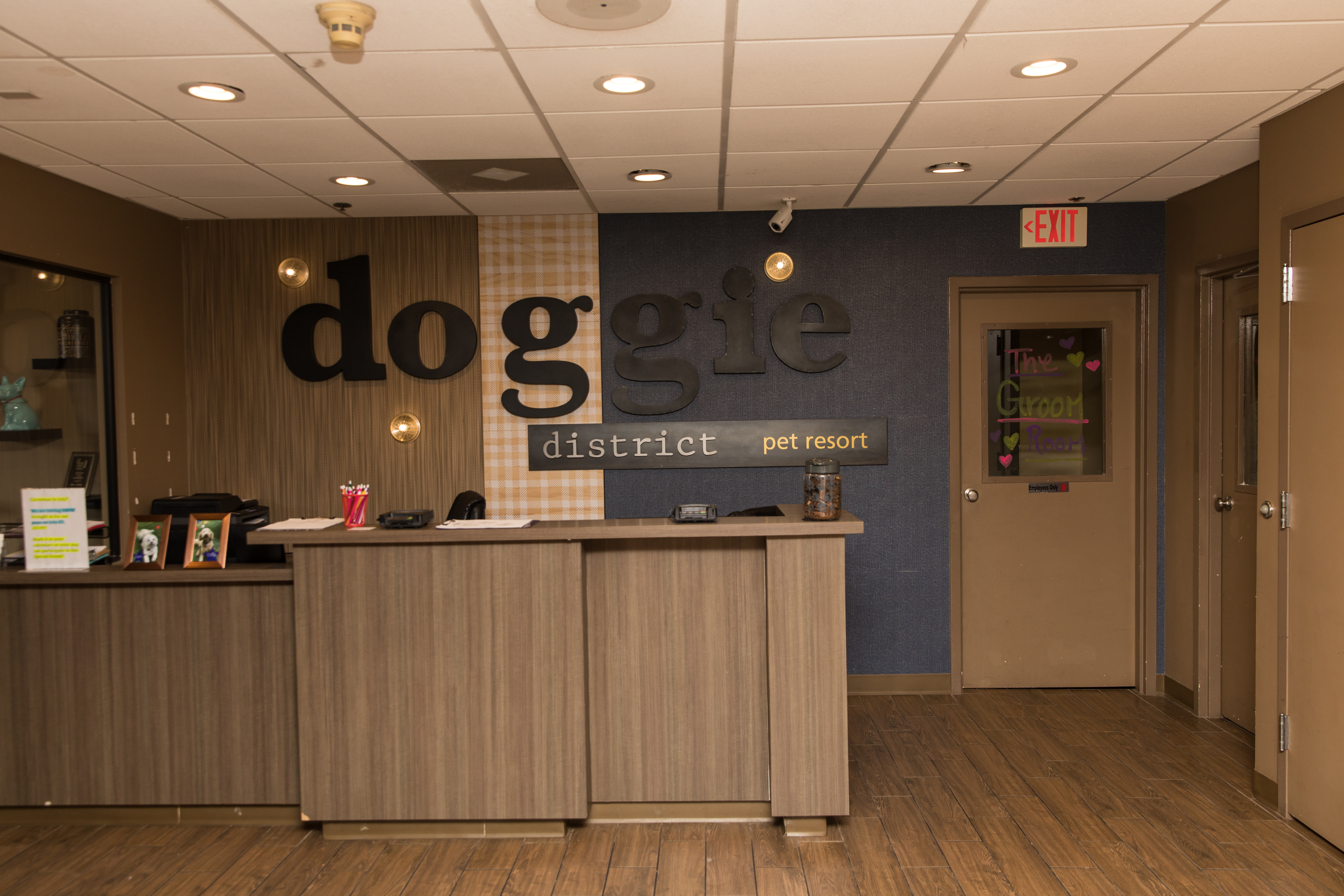  Doggie District - Mesa - Lobby 