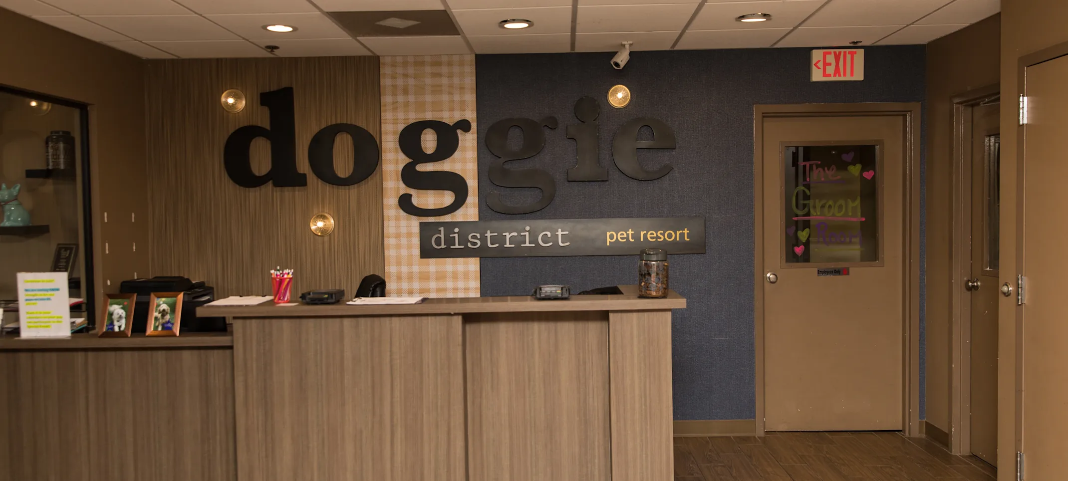 Doggie District - Mesa - Lobby  Doggie District - Mesa - Lobby