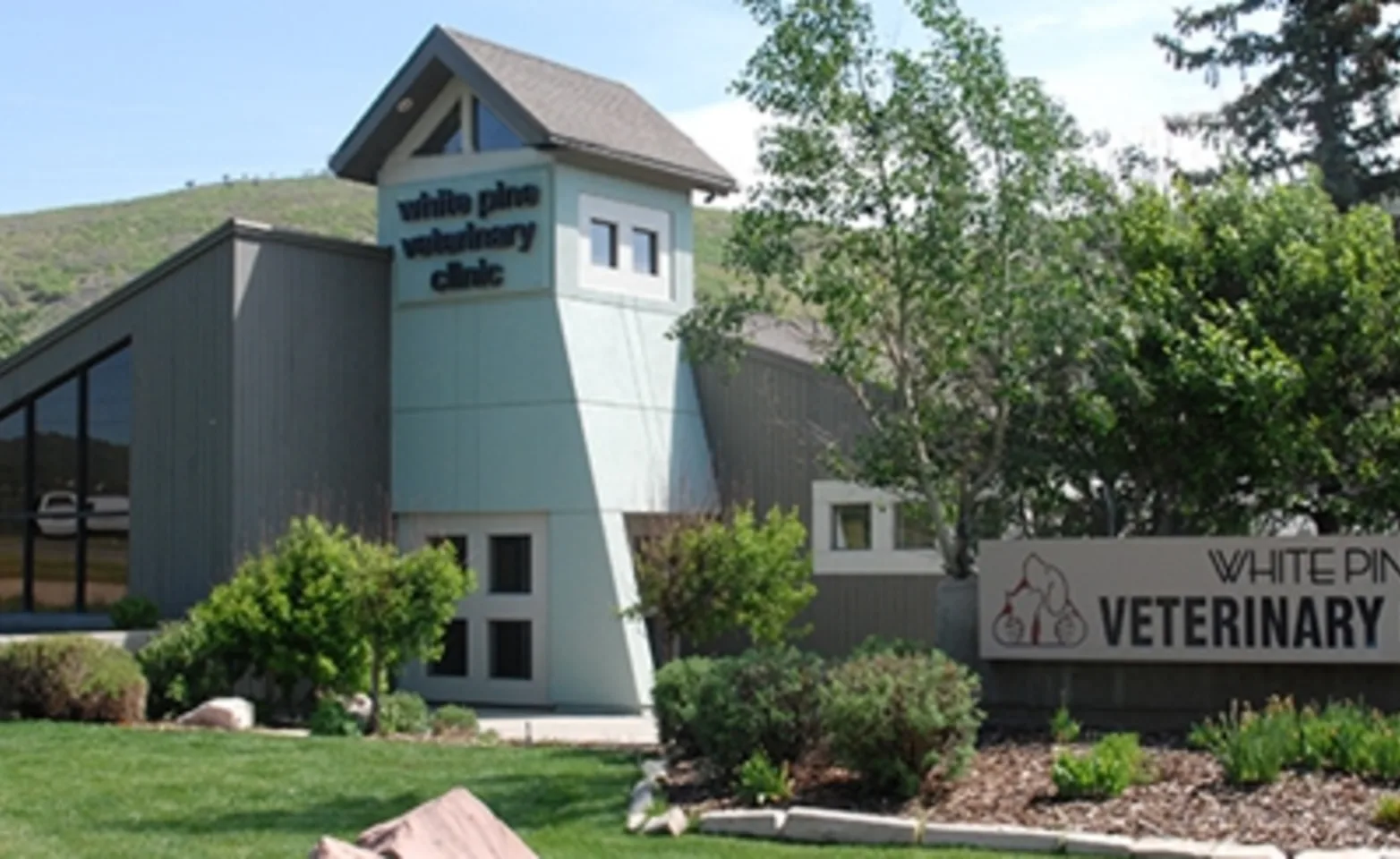 Exterior of White Pine Veterinary Hospital