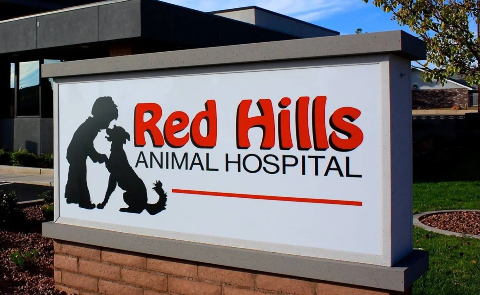 Red Hills Animal Hospital Exterior Sign