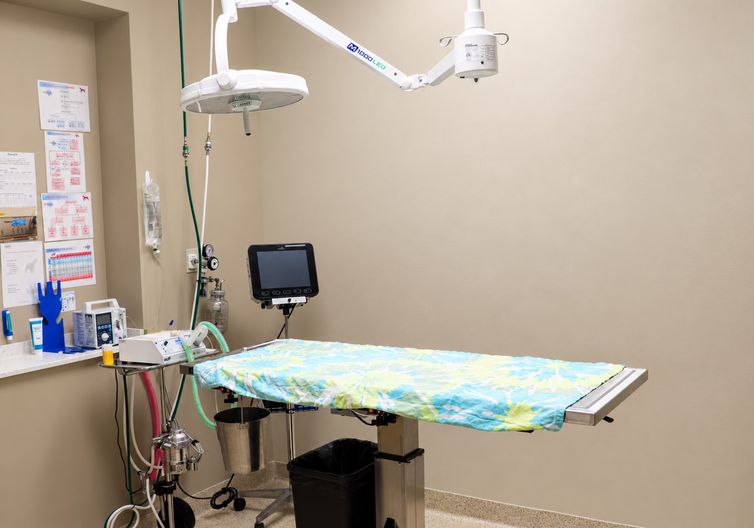 Surgery table in an exam room.