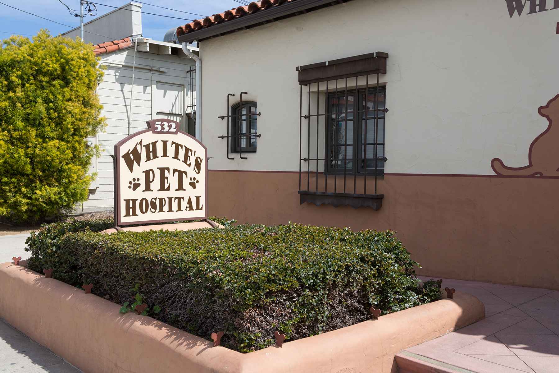 White's Pet Hospital sign outside.
