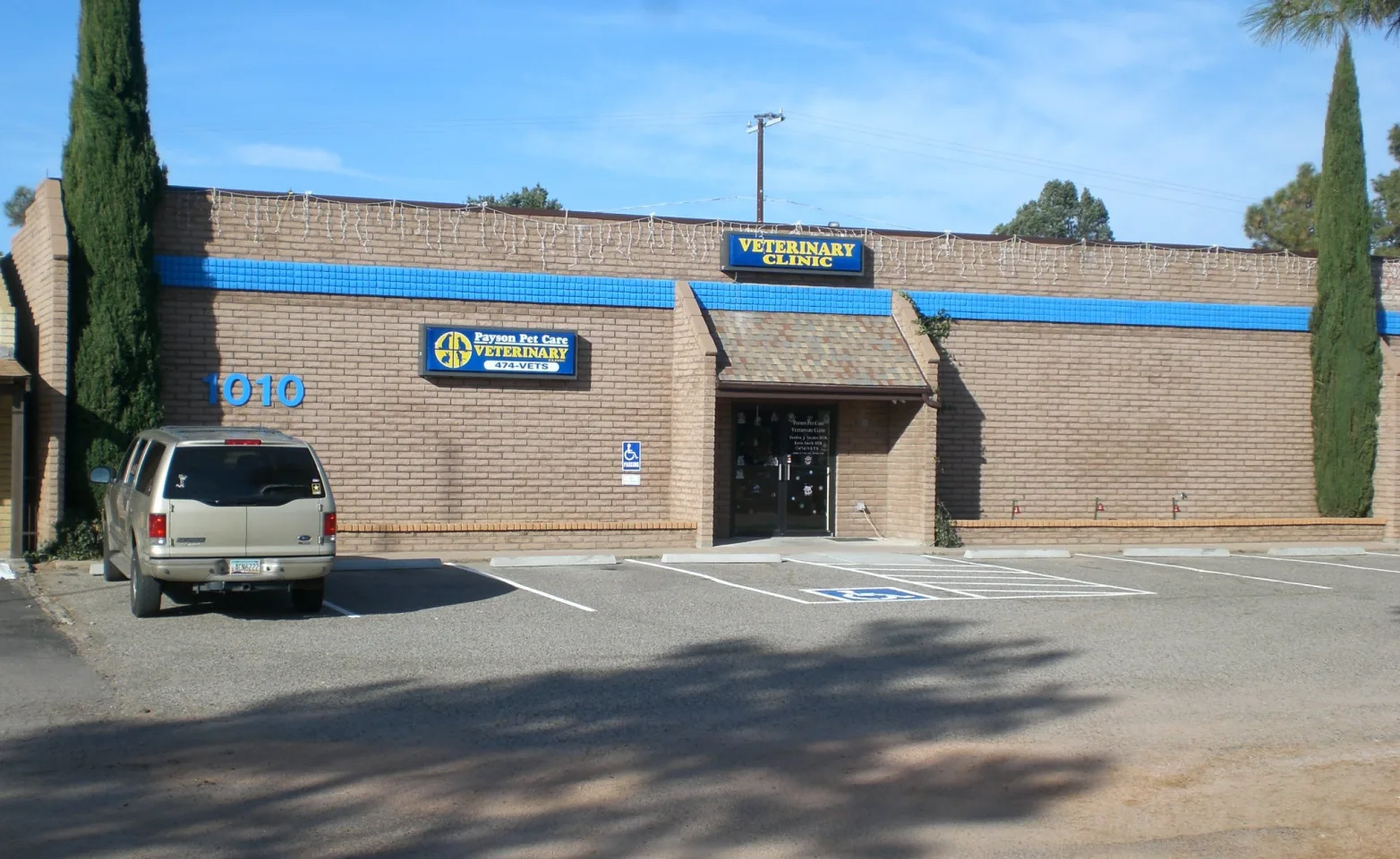 Front Exterior of Payson Pet Care