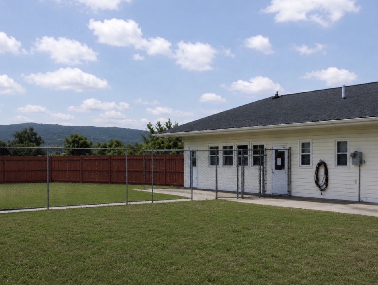 Seven Bends Veterinary Hospital Kennel Yard