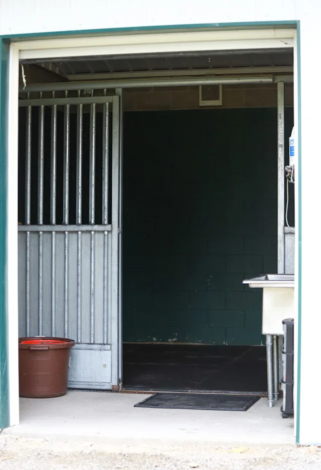 McKinlay and Peters Intensive Care Stalls McKinlay and Peters Intensive Care Stalls