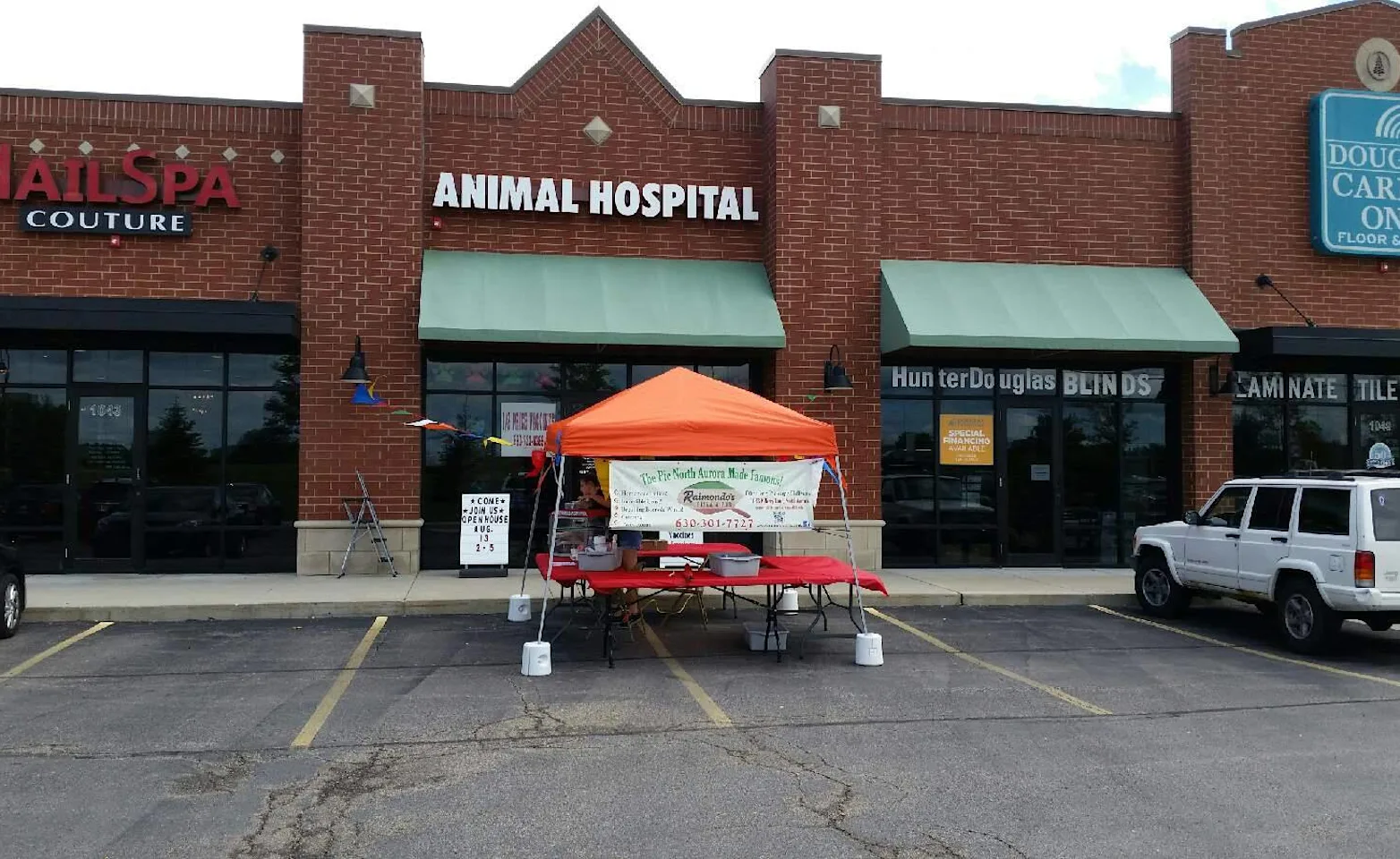 Randall Road Animal Hospital (North Aurora) Exterior