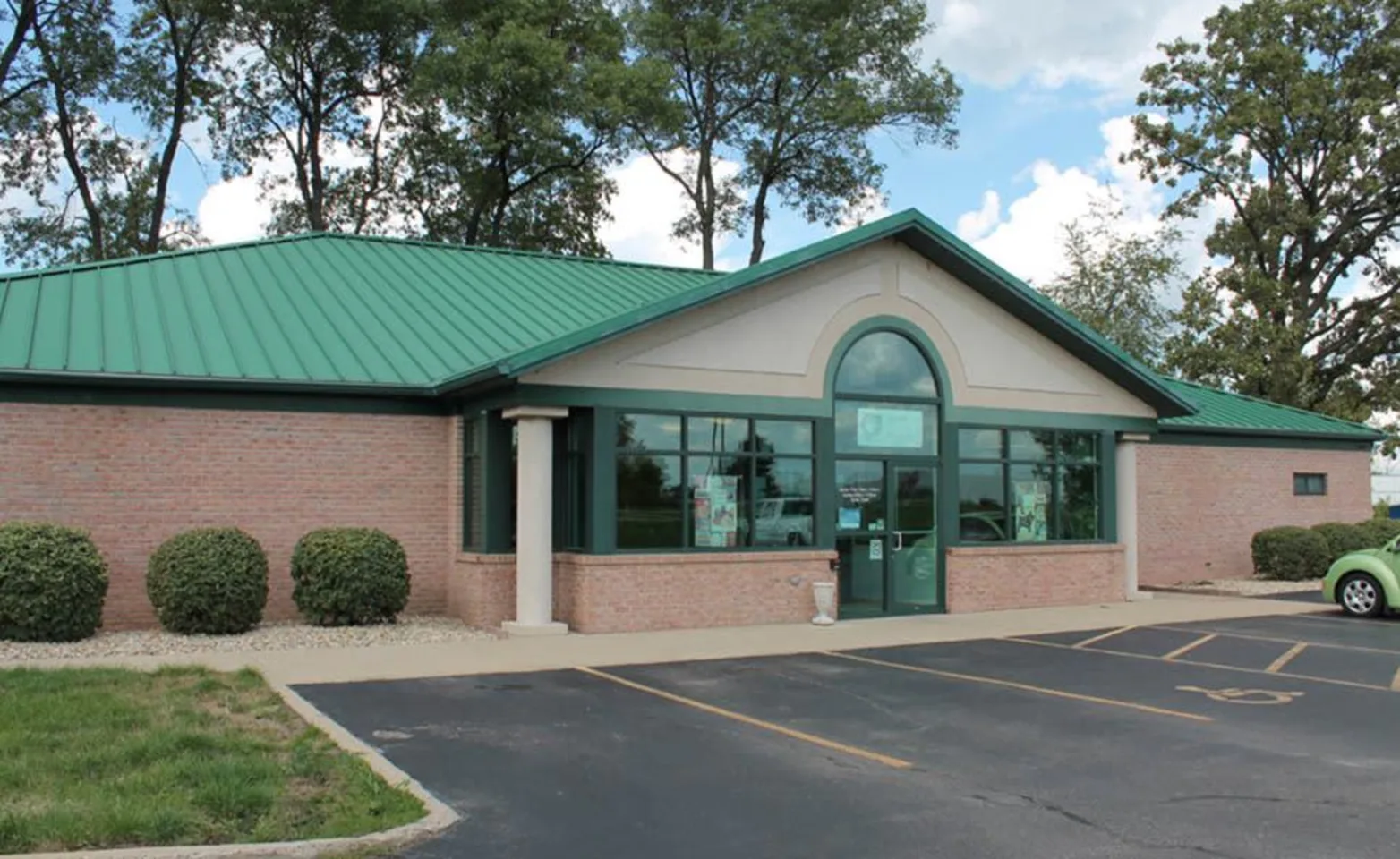 Stateline Hillcrest Small Animal Hospital Side View Stateline Hillcrest Small Animal Hospital Side View