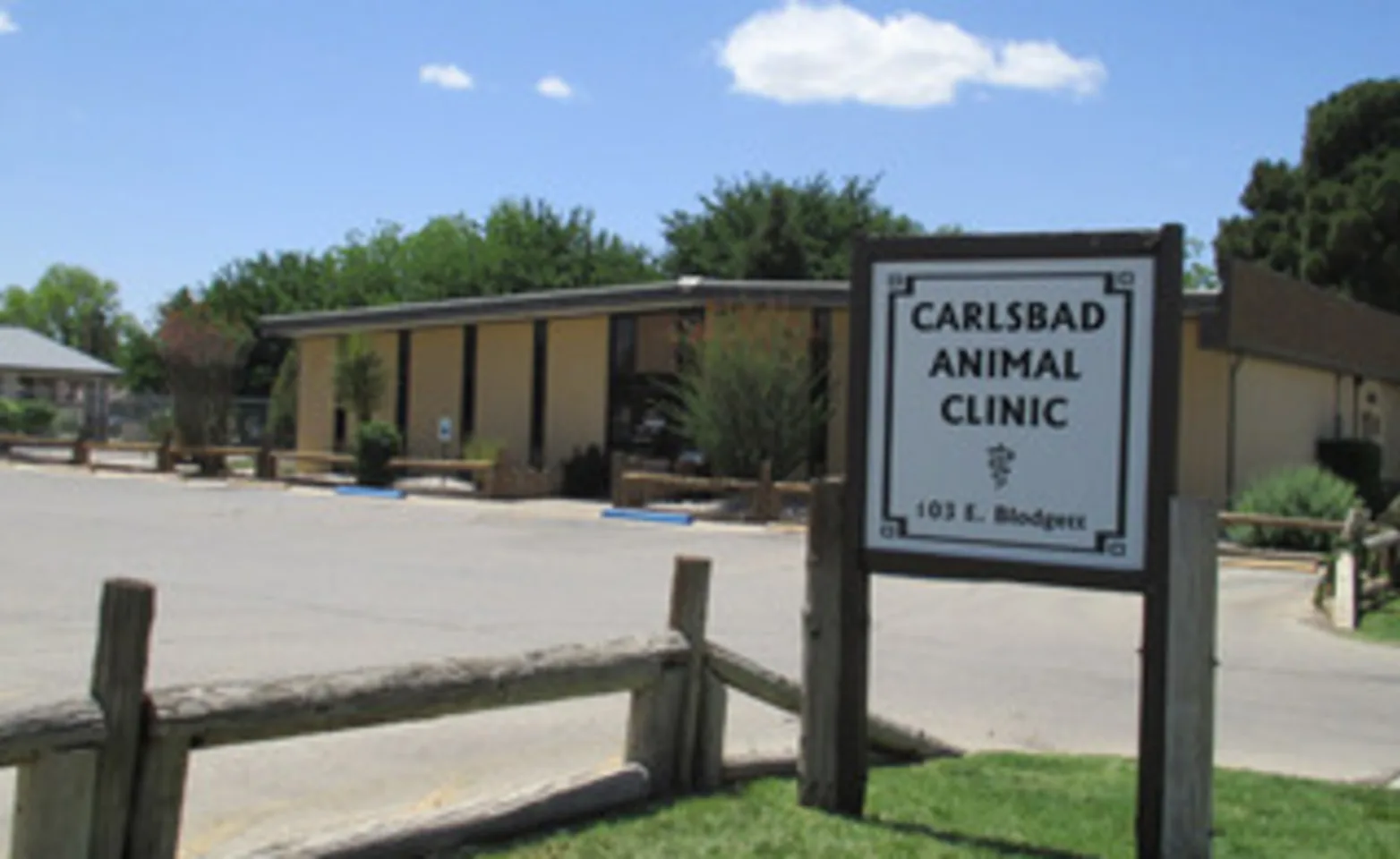Carlsbad Animal Clinic Hospital Sign