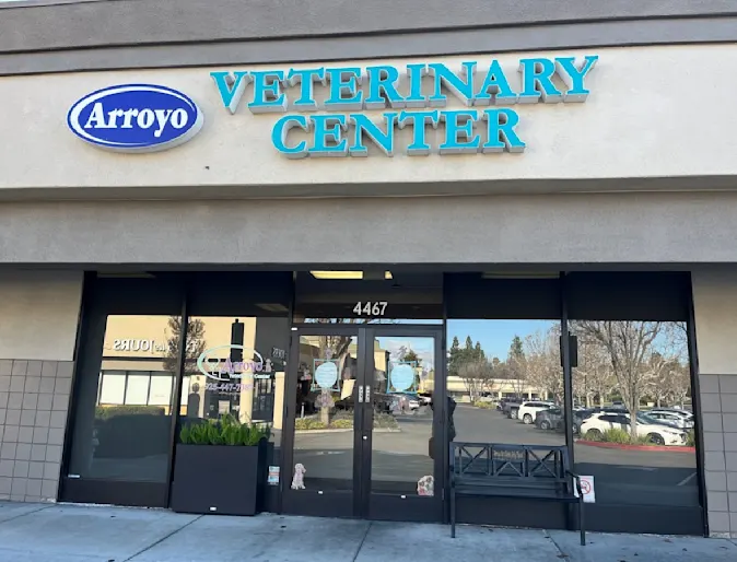 Exterior of Arroyo Veterinary Center