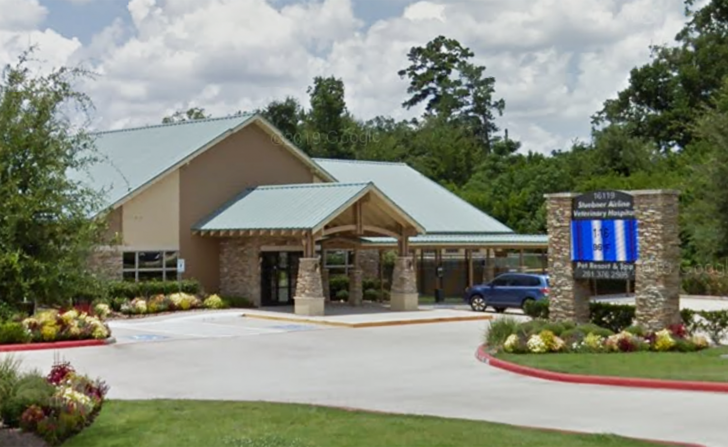 Stuebner Airline Veterinary Hospital building