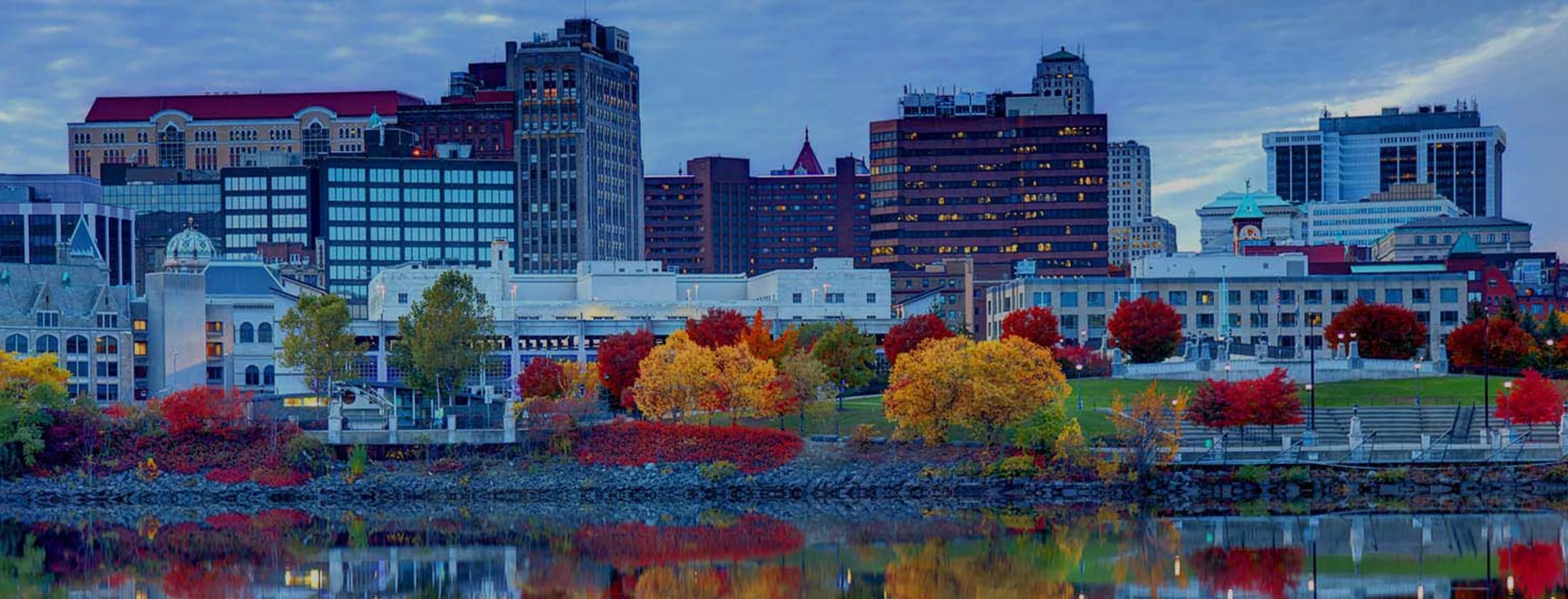 Albany city with builds and green, red and yellow trees