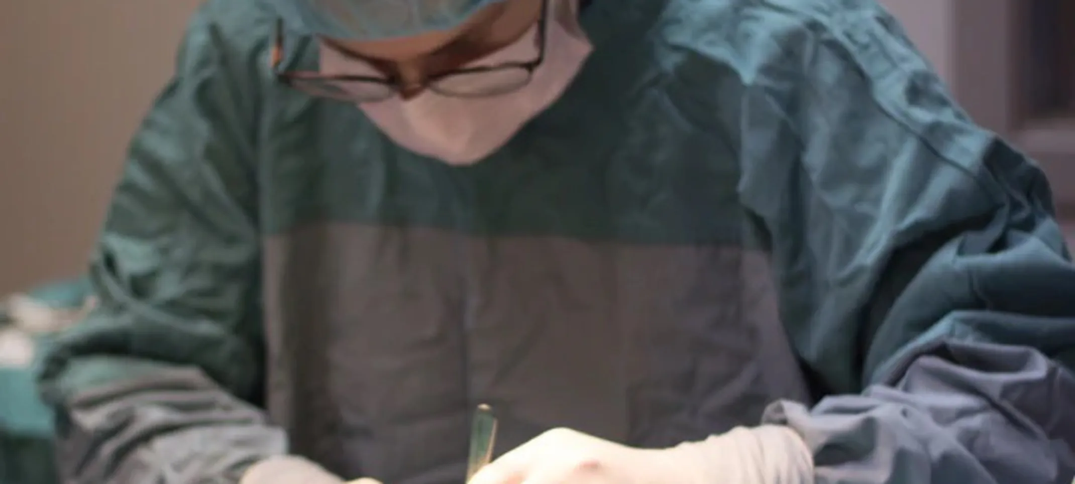 Hayley Robbins performing surgery. Hayley Robbins performing surgery.