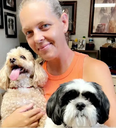 Melanie R. Melanie R.