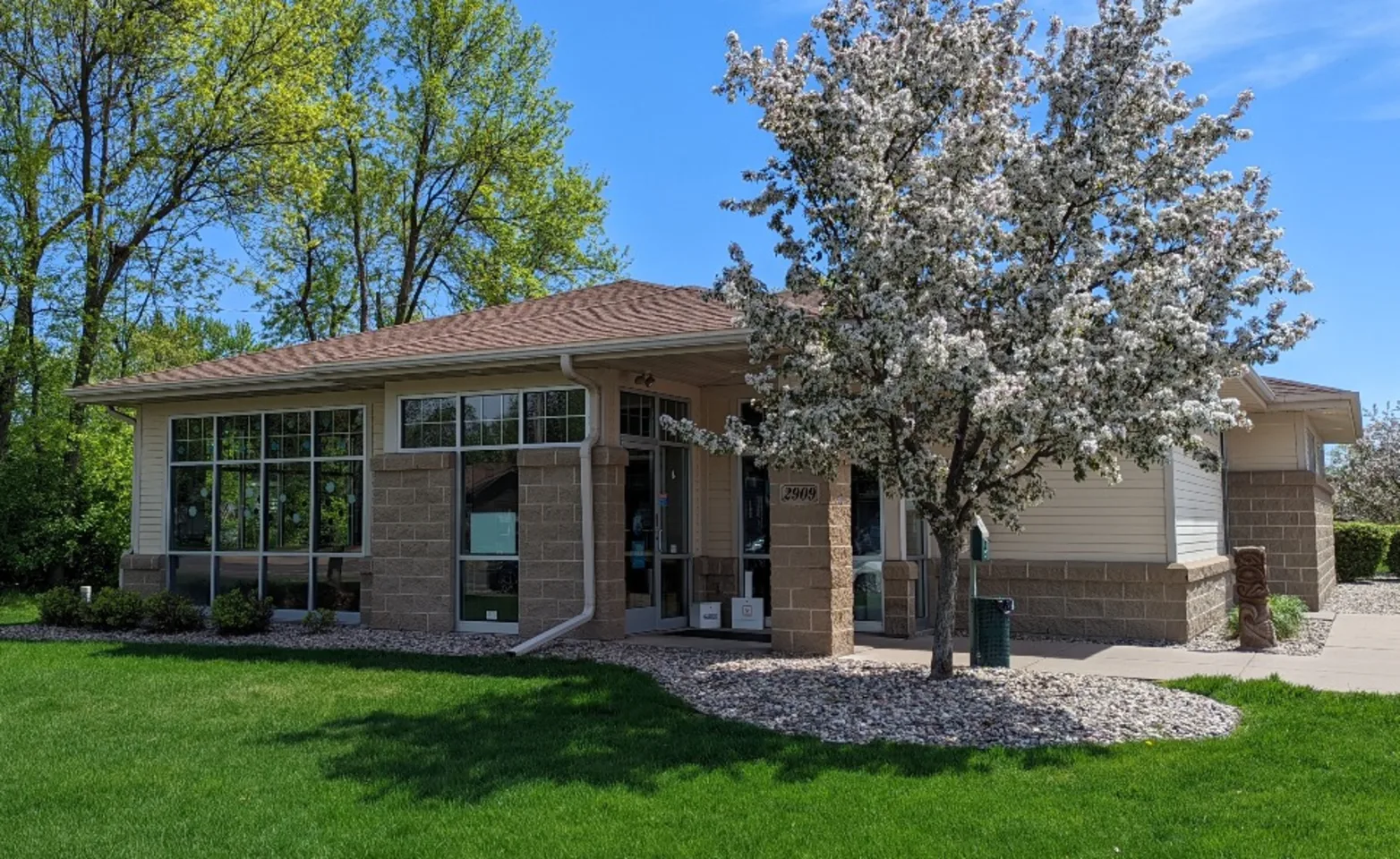Point Area Veterinary Clinic Building Exterior in Spring Point Area Veterinary Clinic Building Exterior in Spring