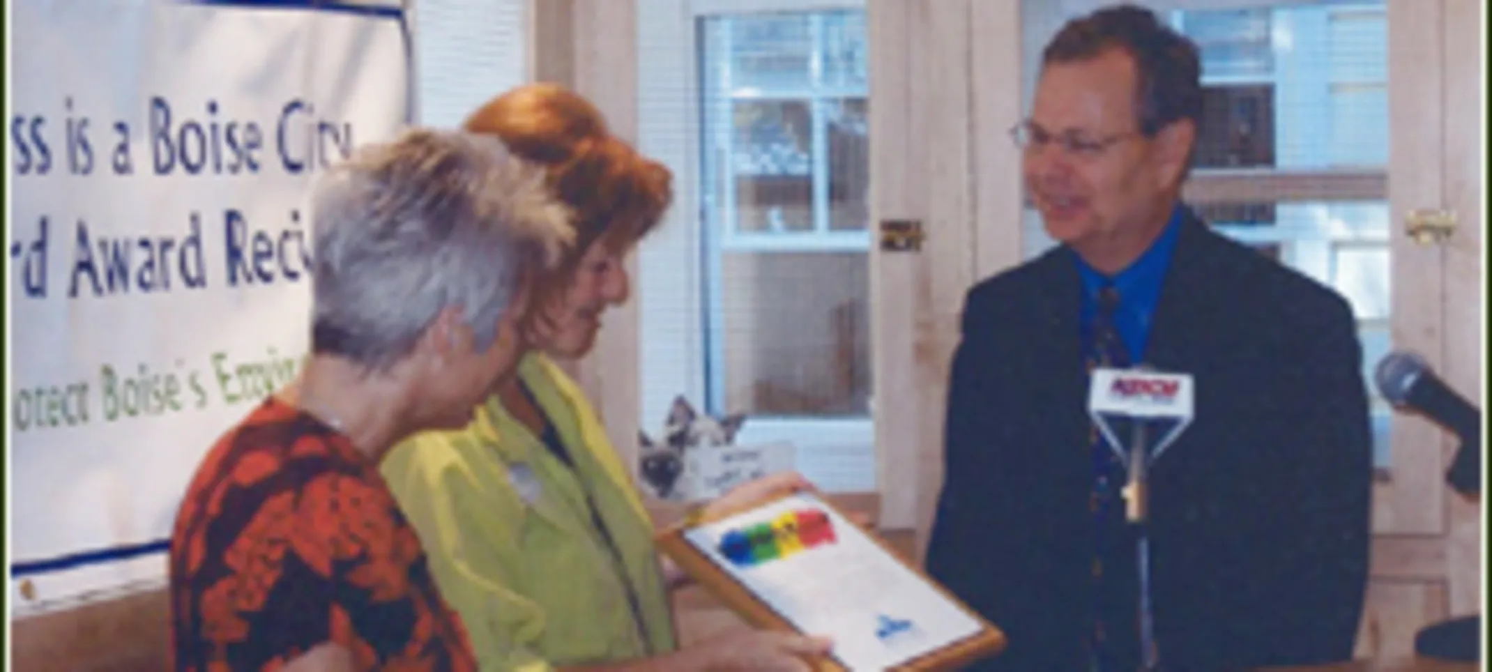 Cat Doctor veterinarians receiving an award Cat Doctor veterinarians receiving an award