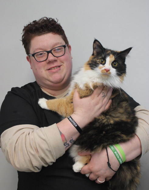 Julia New Haven Pet Hospital with a lizard on shoulder