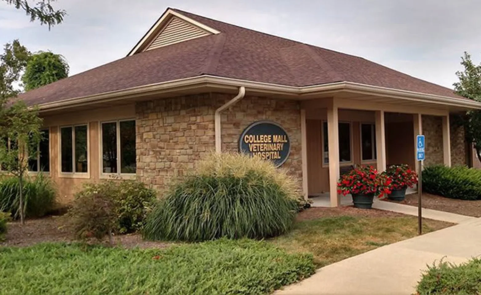 Exterior of College Mall Veterinary Hospital