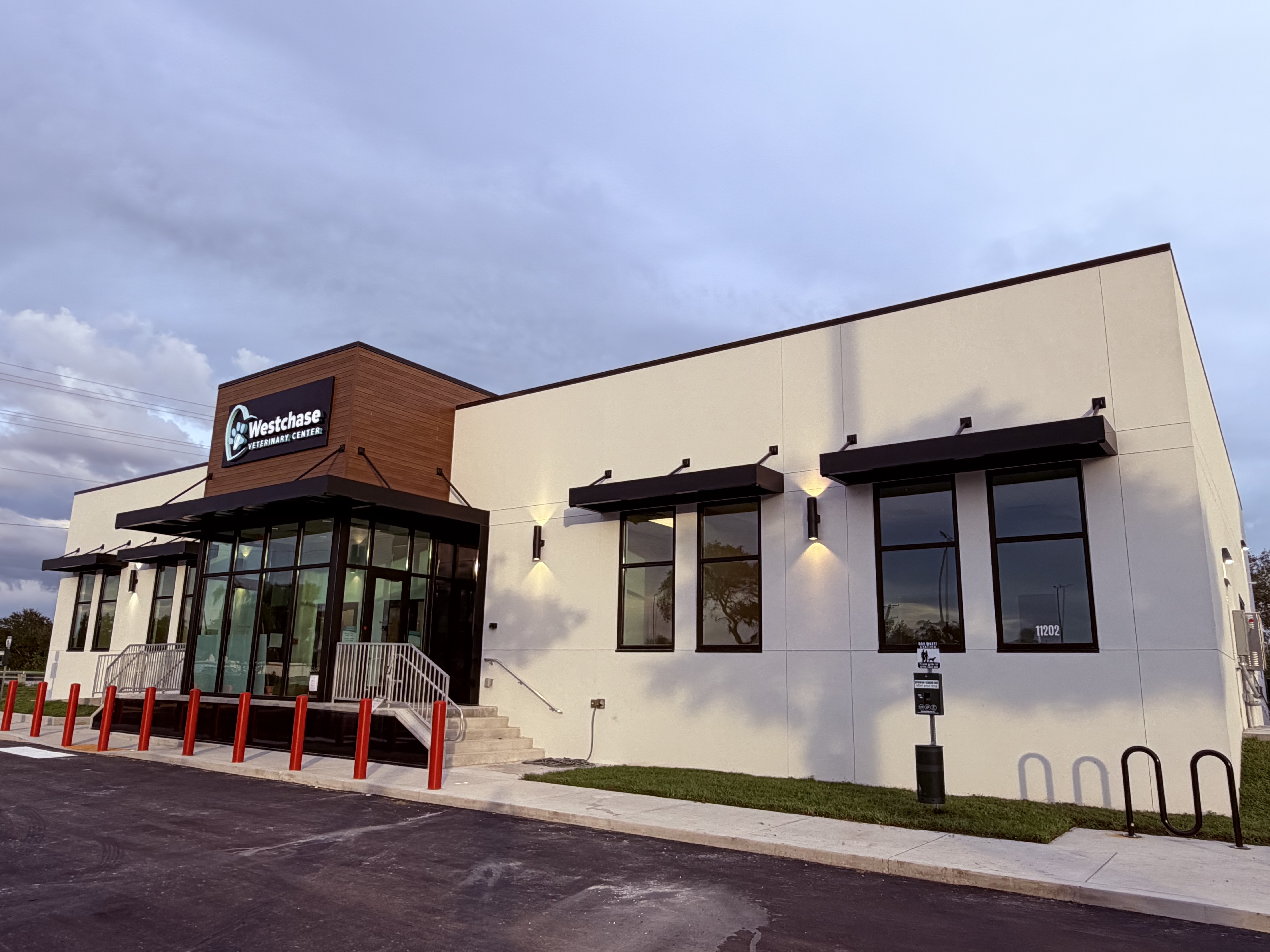 Side view of Westchase Veterinary Center