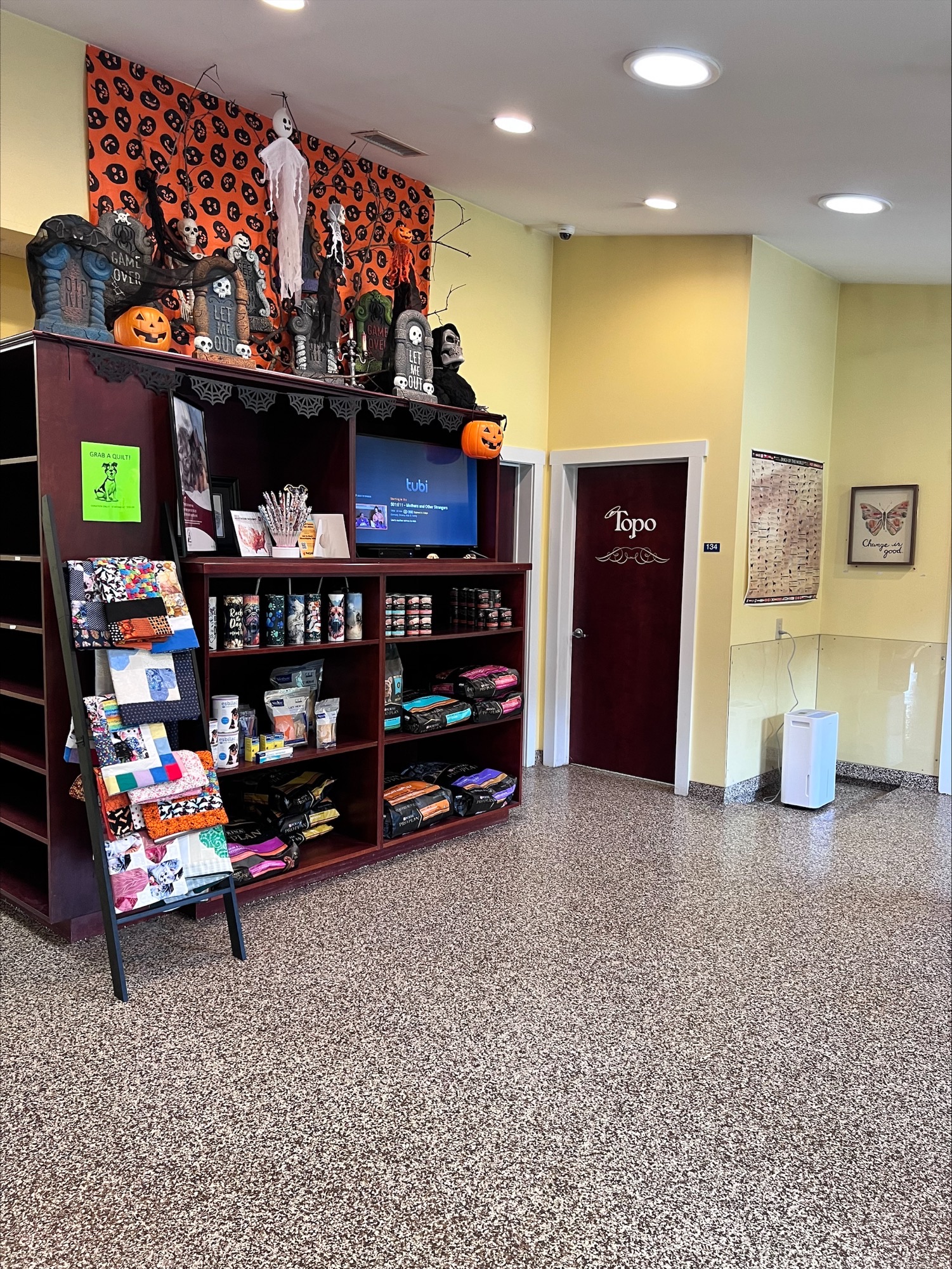 Front lobby of Roxboro Animal Hospital