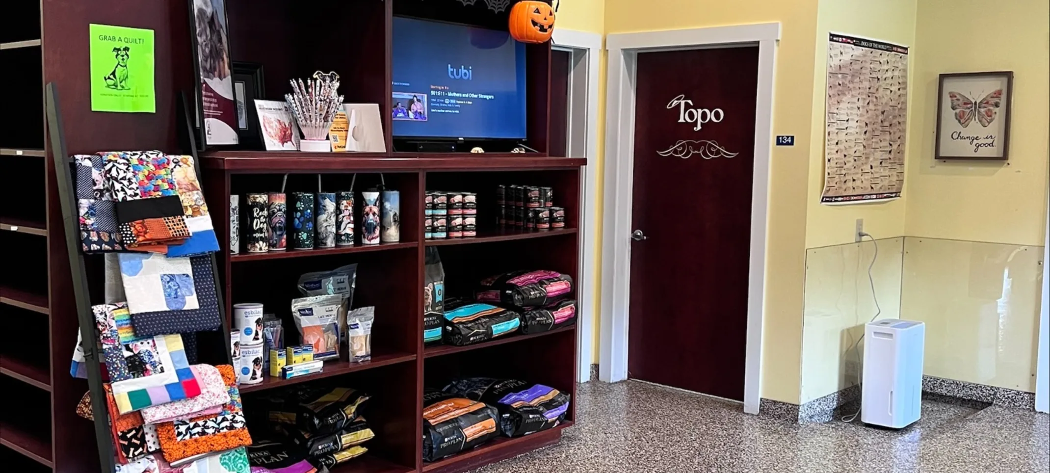 Front lobby of Roxboro Animal Hospital