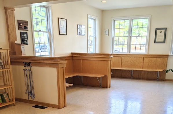 Lobby and seating area at Henniker Veterinary Hospital