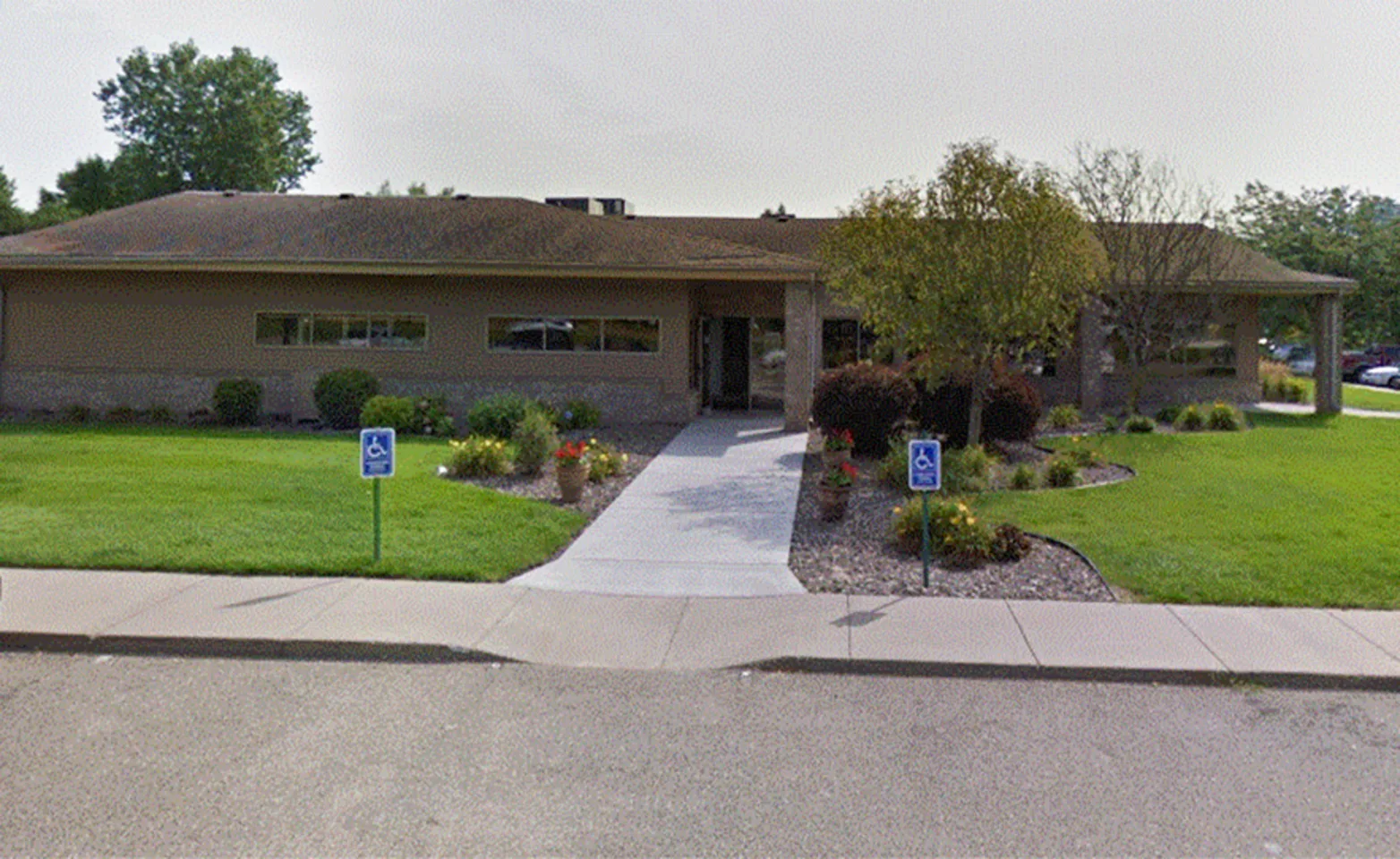 Stillwater Veterinary Clinic's front side of their building with plenty of parking space and green lawn Stillwater Veterinary Clinic's front side of their building with plenty of parking space and green lawn