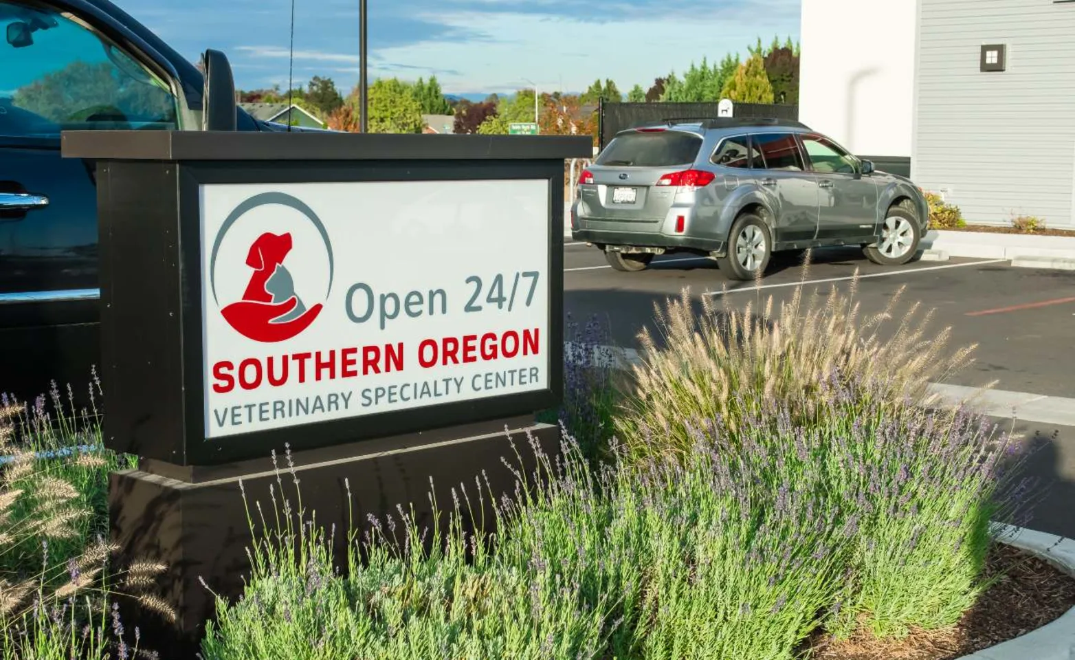 Southern Oregon Veterinary Specialty Center sign. Southern Oregon Veterinary Specialty Center sign.