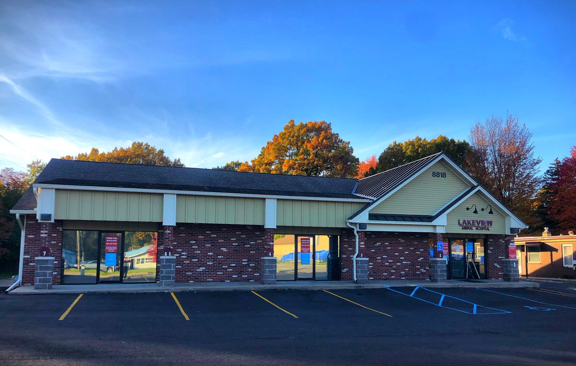  Lakeview Animal Hospital Exterior