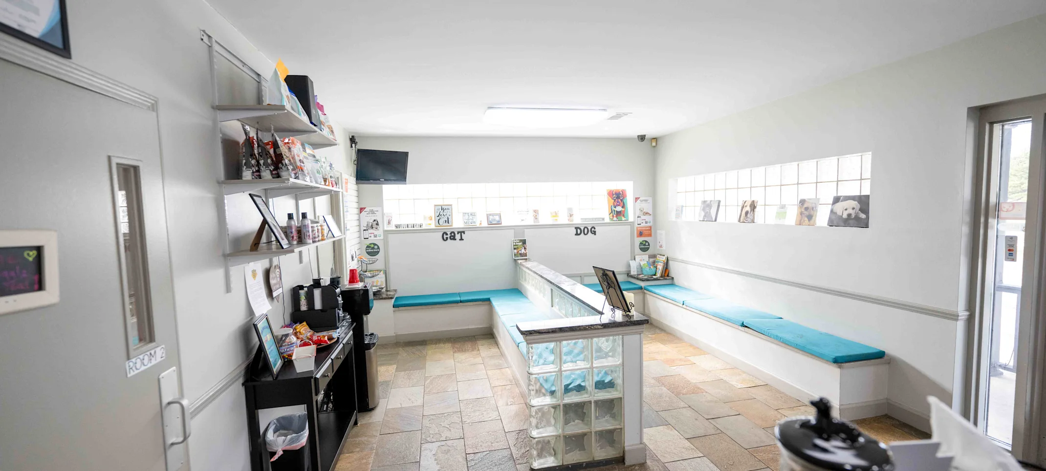 Lobby at Animal Medical Center - Tuscaloosa Lobby at Animal Medical Center - Tuscaloosa