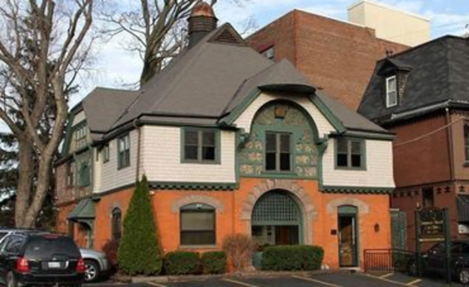 Exterior of Summer Street Cat Clinic's Buffalo location