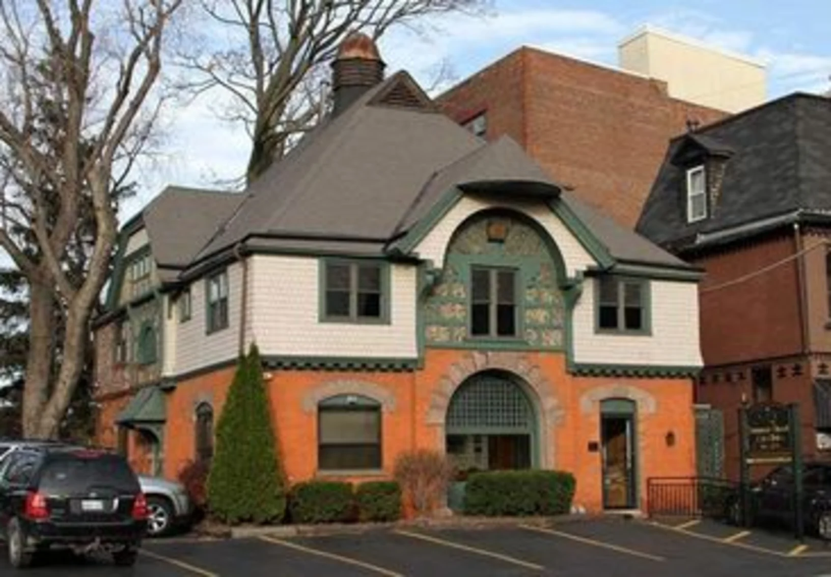 Exterior of Summer Street Cat Clinic's Buffalo location