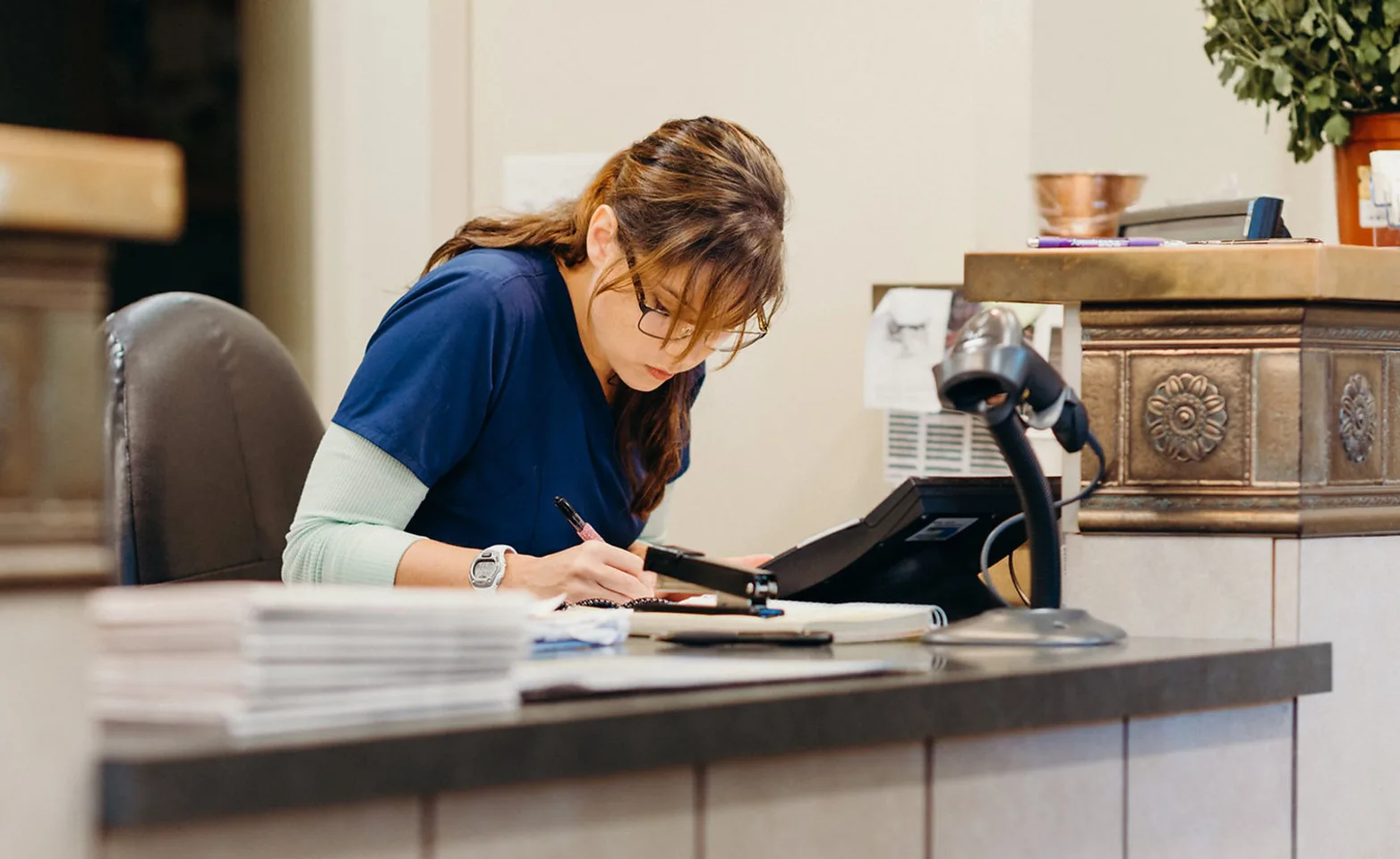 An employee at the front desk of Abbott Valley Veterinary Center