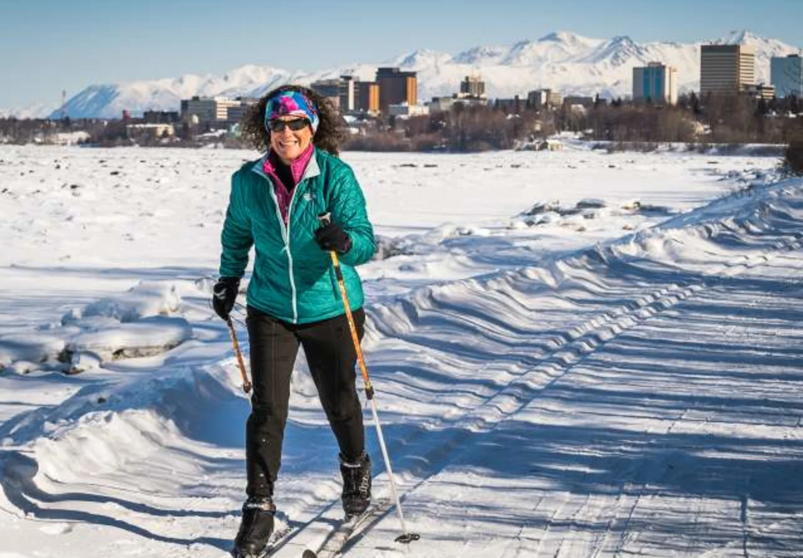 woman skiing