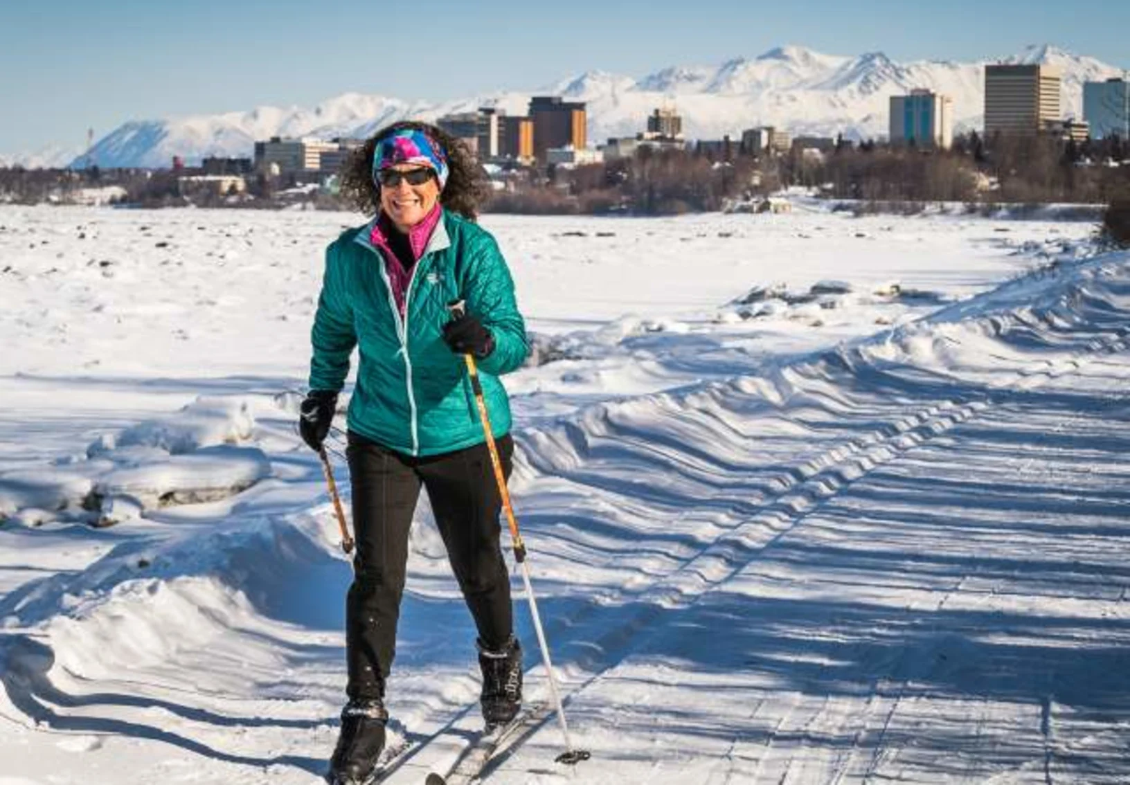 woman skiing