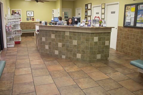 Grandview Veterinary Clinic Lobby and front desk.