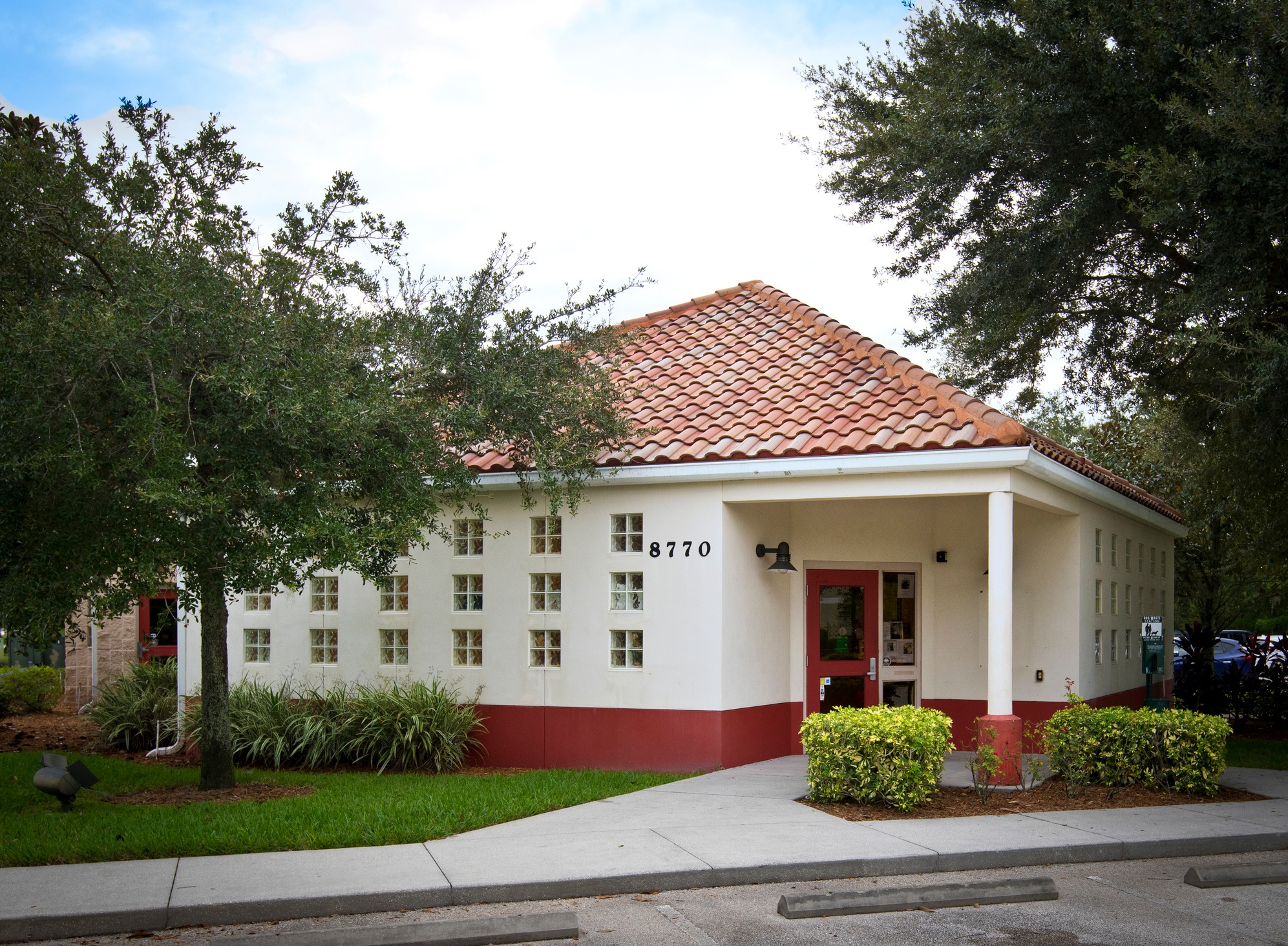 Animal Hospital at Vista Lakes Exterior