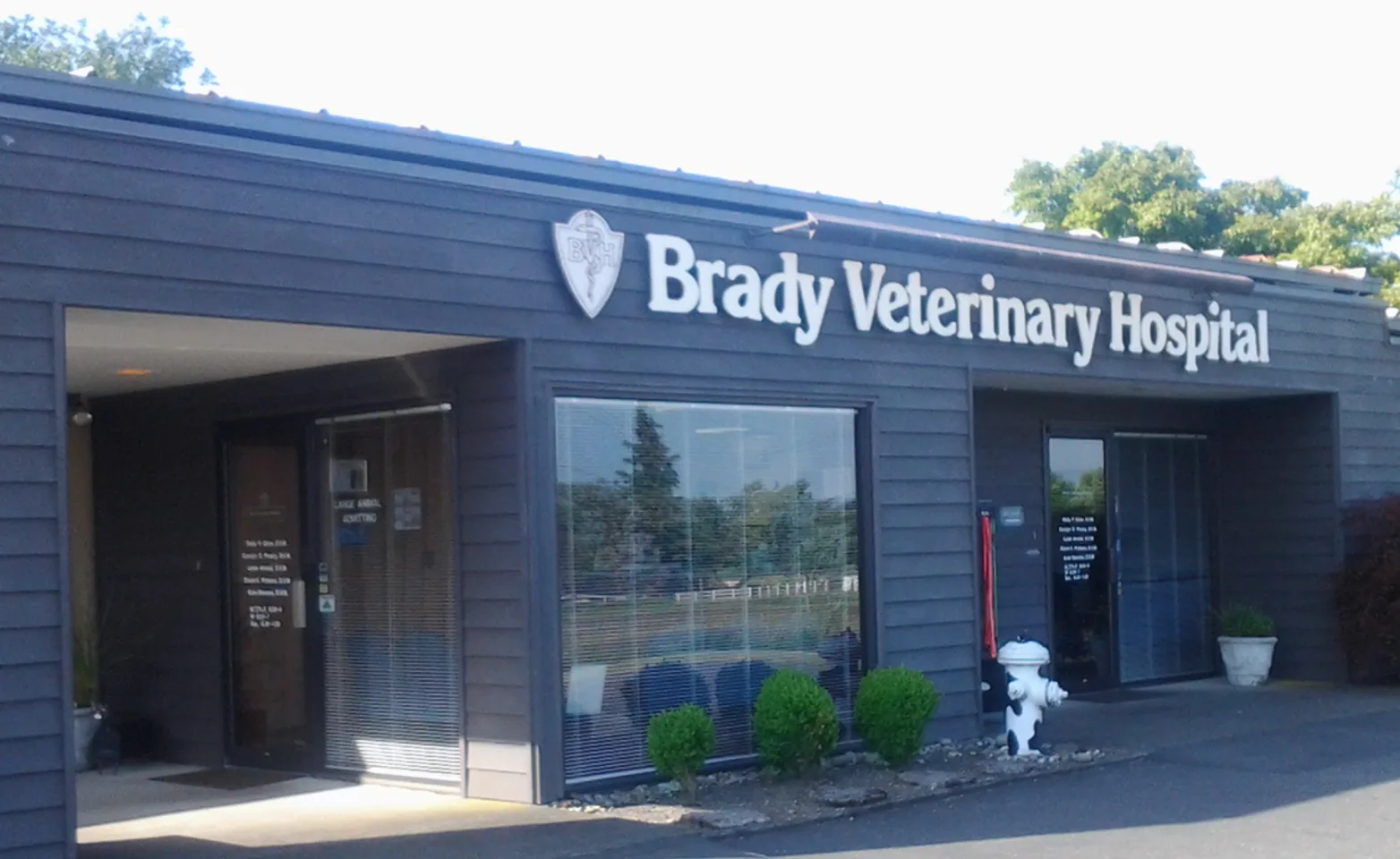 Brady veterinary hospital exterior 