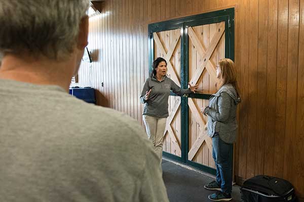 Veterinarians talking at Virginia Imaging Equine