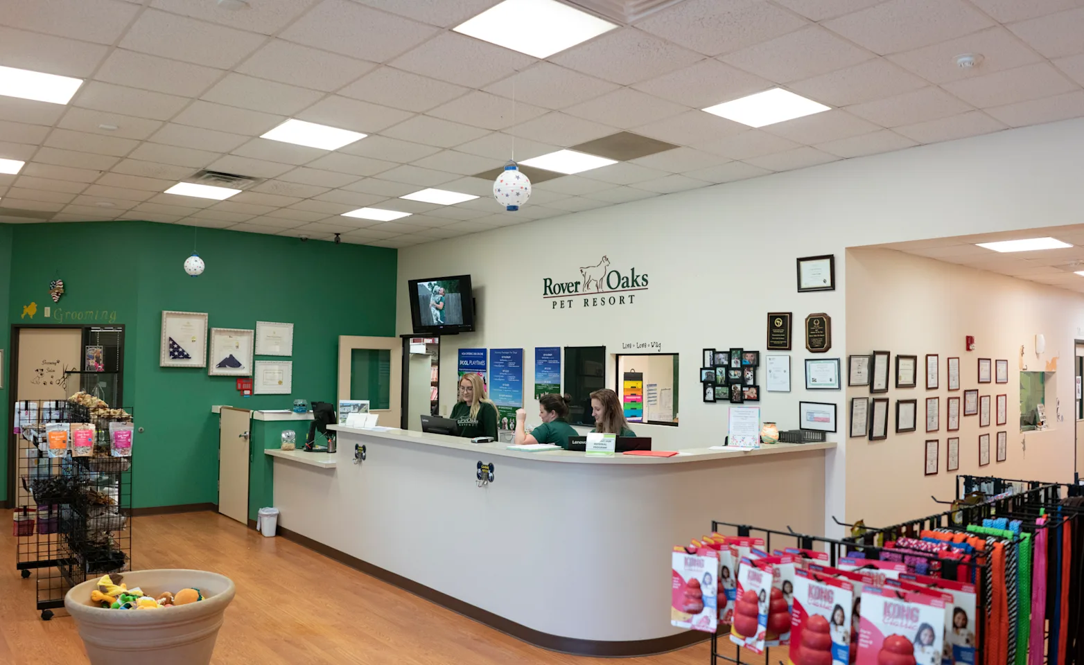 Front Desk at Rover Oaks Pet Resort Front Desk at Rover Oaks Pet Resort