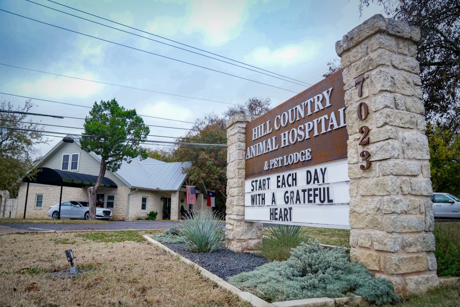 Hill Country Animal Hospital Sign