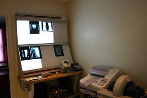A separate imaging viewing room also helps to enable the doctors to discuss with you the radiographs or MRI findings of your horse.