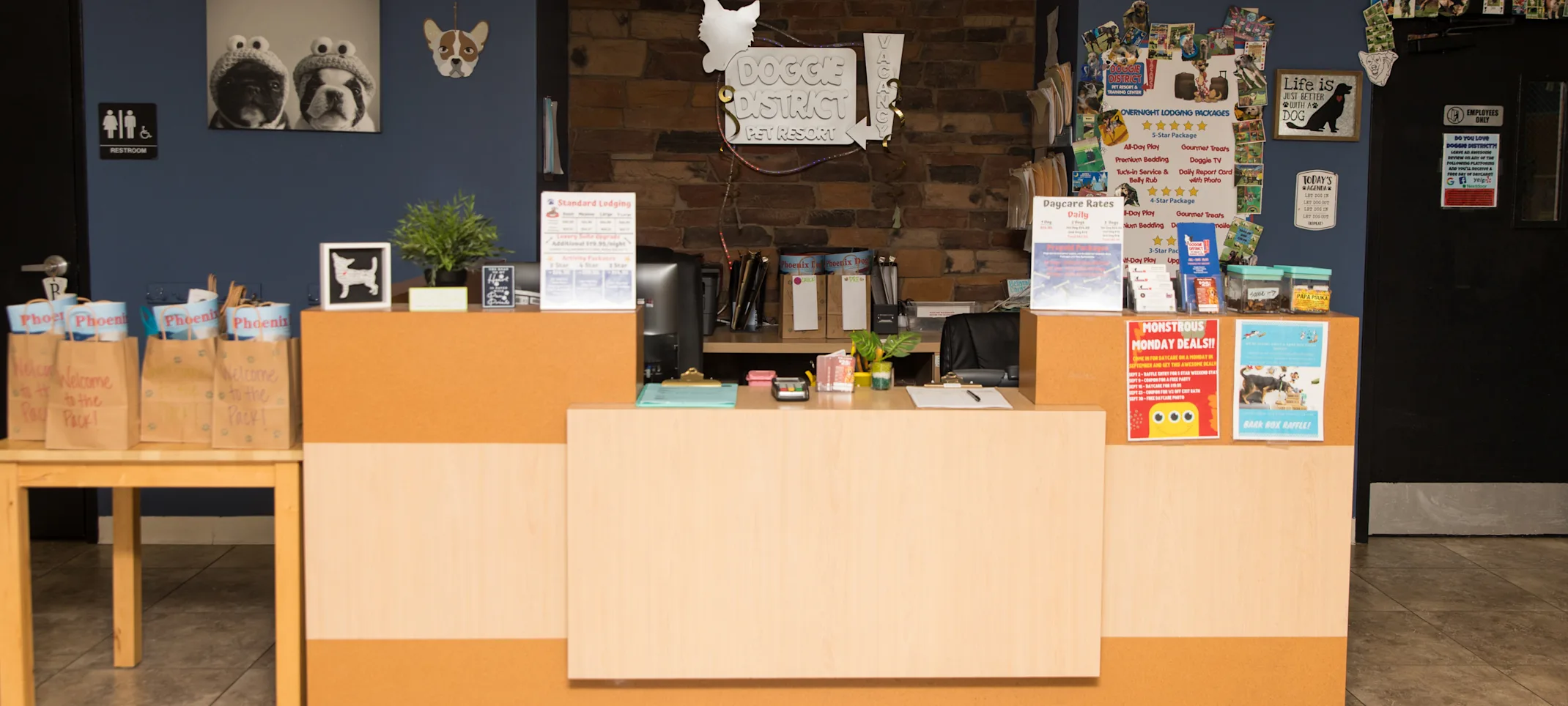 Doggie District - Paradise Valley - Lobby Doggie District - Paradise Valley - Lobby