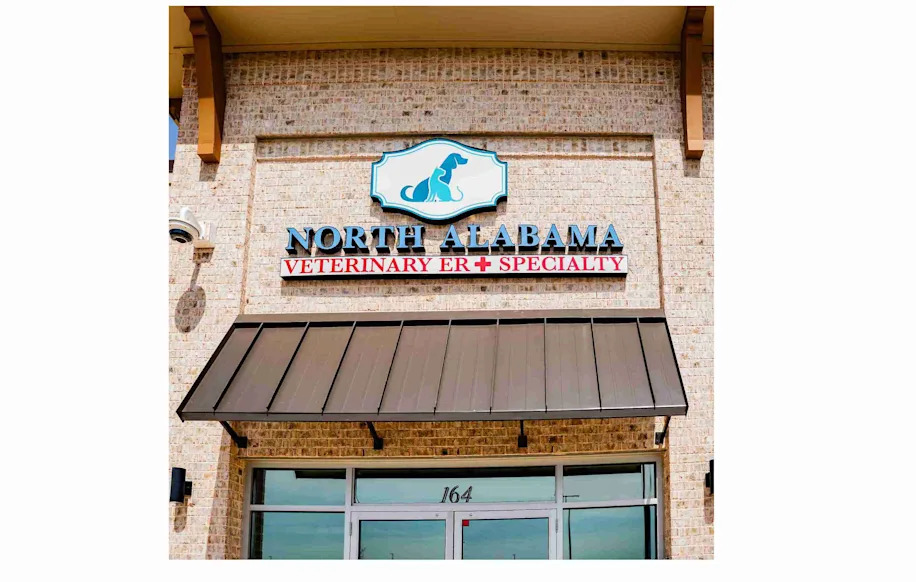 North Alabama Veterinary Emergency & Specialty Exterior view of the front door and sign.
