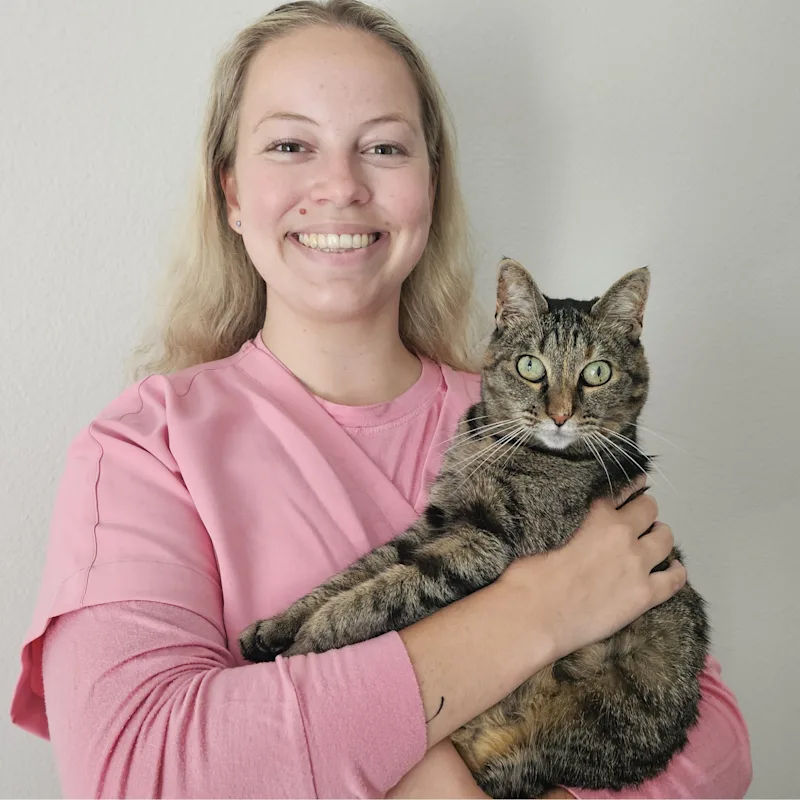 Dr. Isabella Rennert Dr. Isabella Rennert